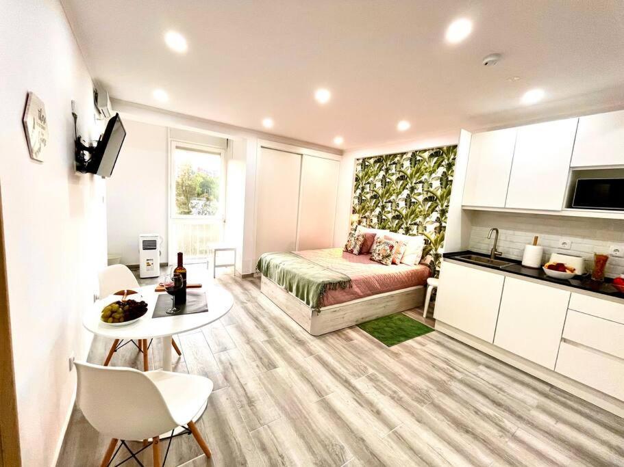 New-Romantic Studio Near The Beach! Paço de Arcos Extérieur photo